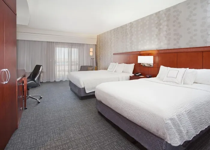 Hotel Courtyard 3*