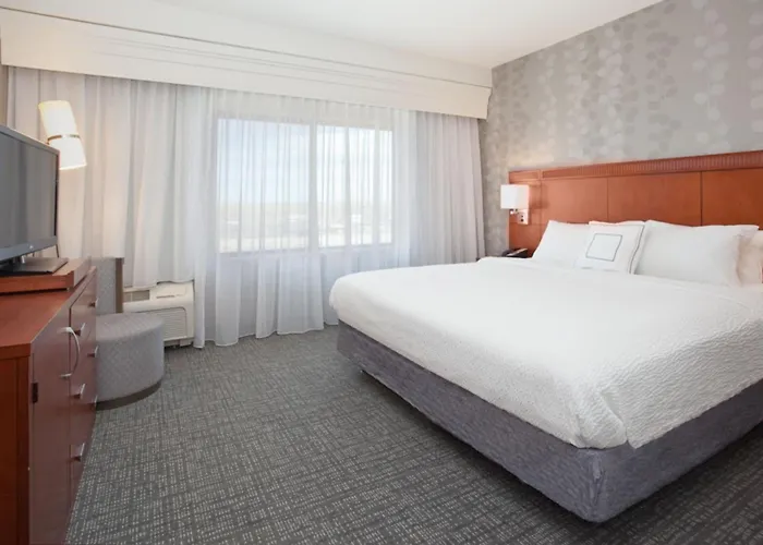 Courtyard Hotel 3*