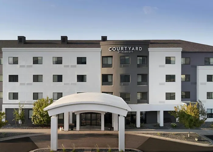 Hotel Courtyard 3*