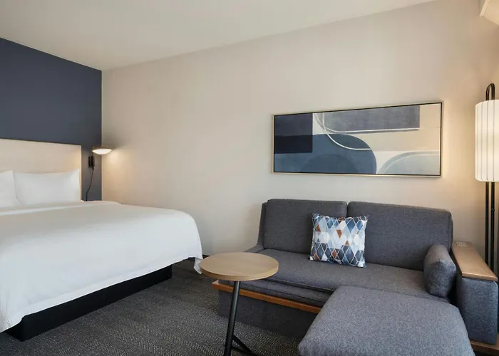 Courtyard 3*