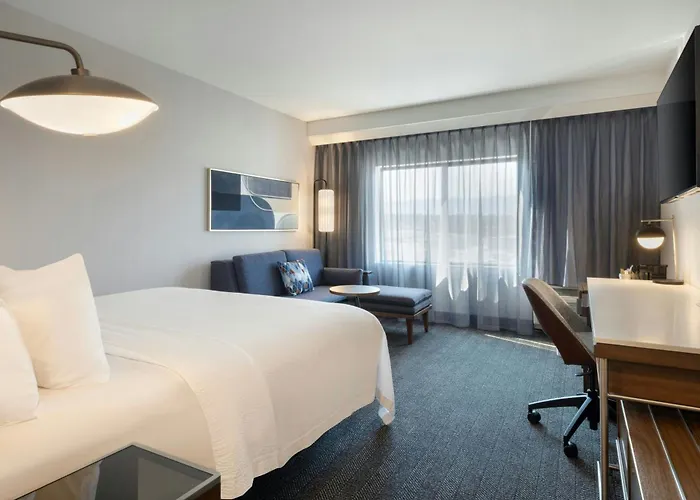Hotel Courtyard 3*
