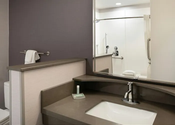 Courtyard Hotel 3*