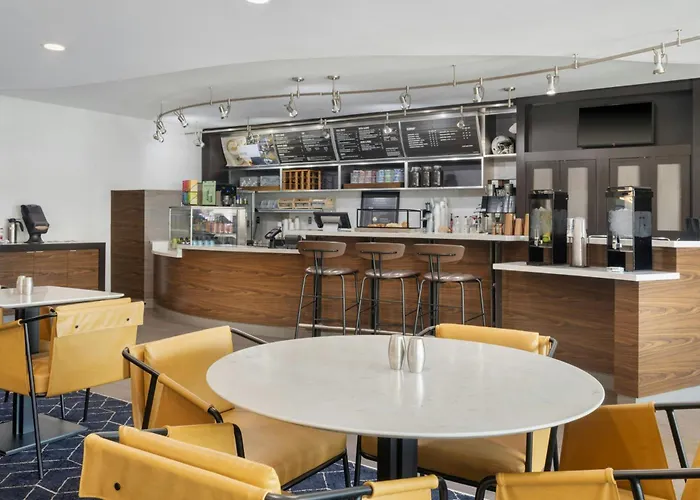 Courtyard Hotel 3*