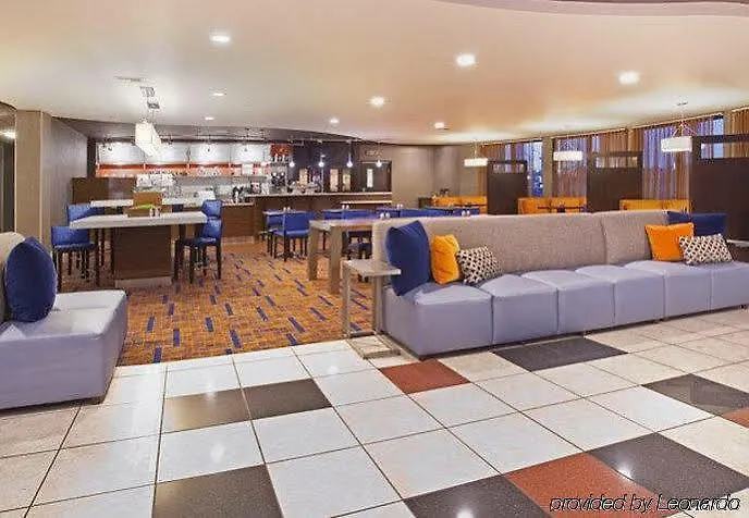 Courtyard 3*